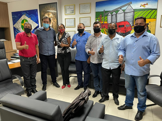 Vereadores em busca de recursos sao recebidos pelo Deputado Estadual Thiago Silva. 4